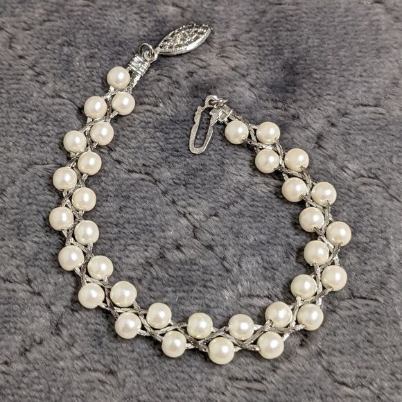Vintage 90's Weaved Double Strand Faux Pearl Rhodium Plated Bracelet - Picture 1 of 10